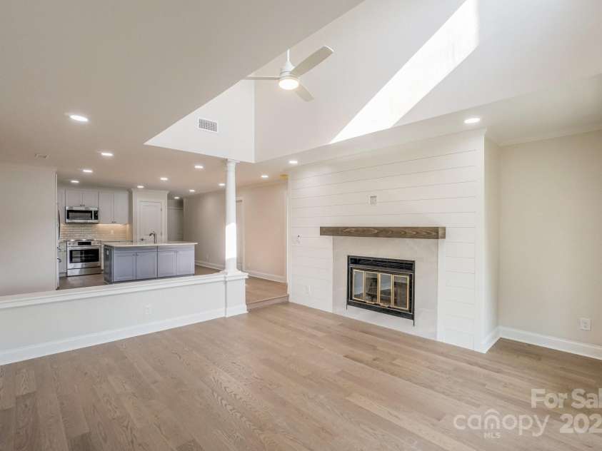 633 Portside Drive, Davidson, NC 28036.  MLS# CAR4275379, YatesRealty ID 4907. 