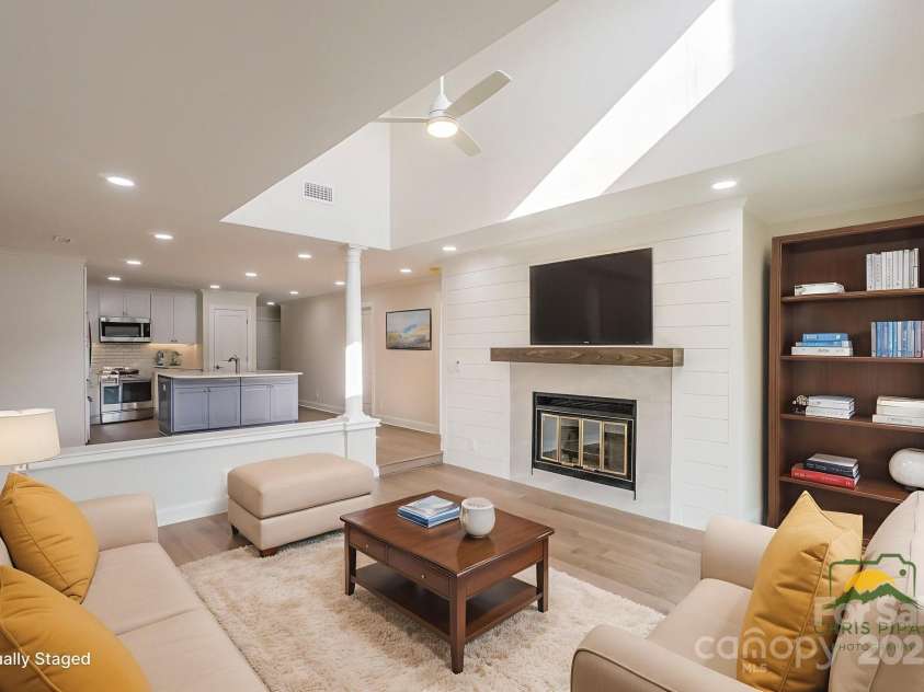 633 Portside Drive, Davidson, NC 28036.  MLS# CAR4275379, YatesRealty ID 4907. 