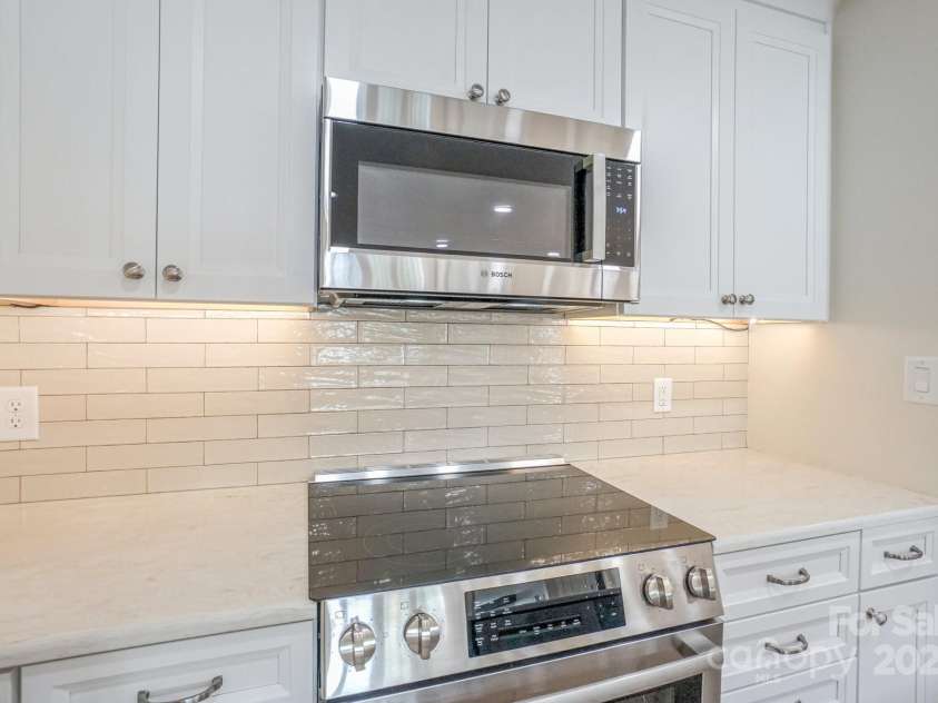 633 Portside Drive, Davidson, NC 28036.  MLS# CAR4275379, YatesRealty ID 4907. 