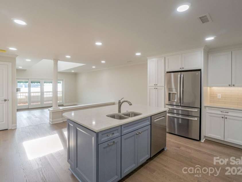 633 Portside Drive, Davidson, NC 28036.  MLS# CAR4275379, YatesRealty ID 4907. 