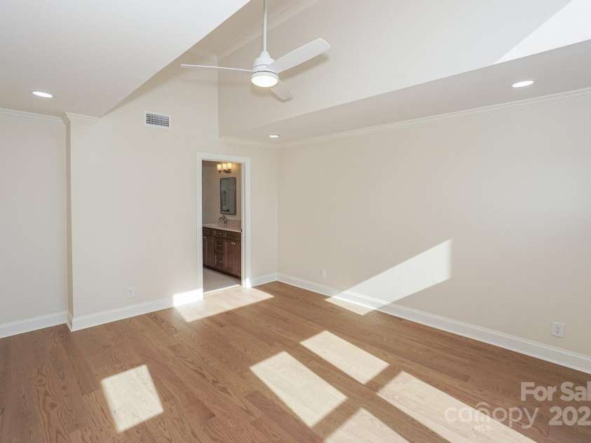 633 Portside Drive, Davidson, NC 28036.  MLS# CAR4275379, YatesRealty ID 4907. 