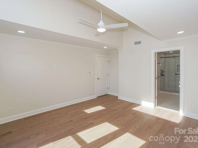 633 Portside Drive, Davidson, NC 28036.  MLS# CAR4275379, YatesRealty ID 4907. 