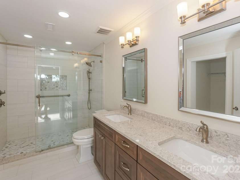 633 Portside Drive, Davidson, NC 28036.  MLS# CAR4275379, YatesRealty ID 4907. 