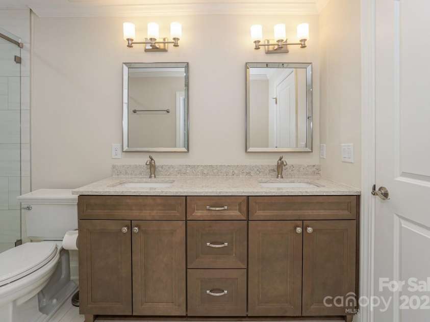 633 Portside Drive, Davidson, NC 28036.  MLS# CAR4275379, YatesRealty ID 4907. 