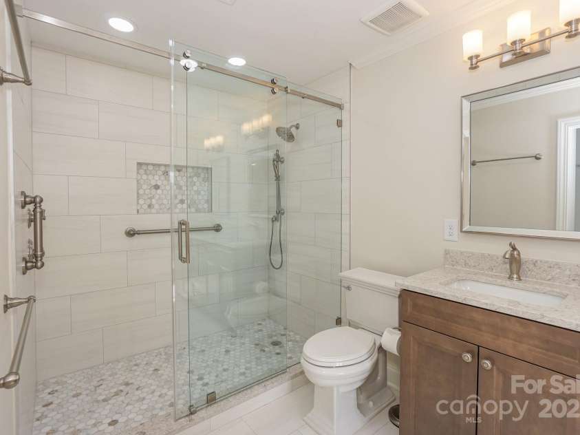 633 Portside Drive, Davidson, NC 28036.  MLS# CAR4275379, YatesRealty ID 4907. 
