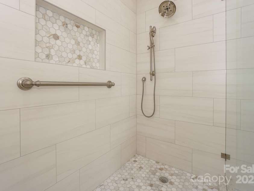 633 Portside Drive, Davidson, NC 28036.  MLS# CAR4275379, YatesRealty ID 4907. 