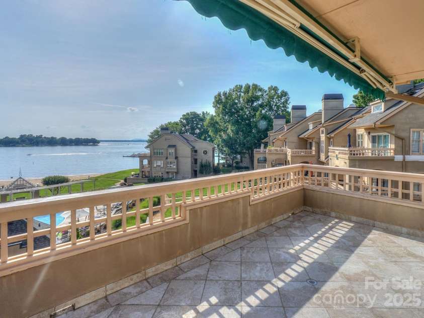 633 Portside Drive, Davidson, NC 28036.  MLS# CAR4275379, YatesRealty ID 4907. 