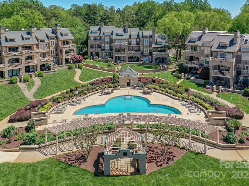 633 Portside Drive, Davidson, NC 28036.  MLS# CAR4275379, YatesRealty ID 4907. 