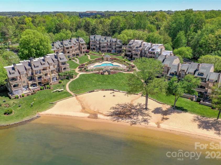 633 Portside Drive, Davidson, NC 28036.  MLS# CAR4275379, YatesRealty ID 4907. 