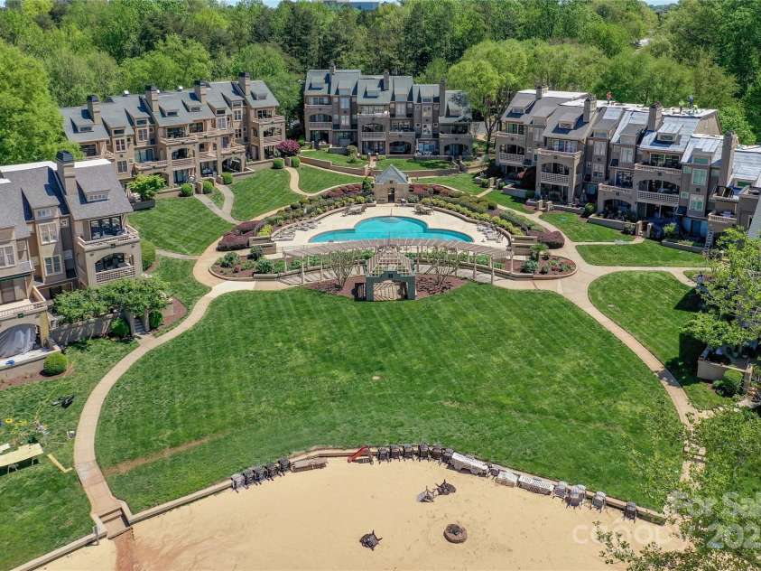 633 Portside Drive, Davidson, NC 28036.  MLS# CAR4275379, YatesRealty ID 4907. 