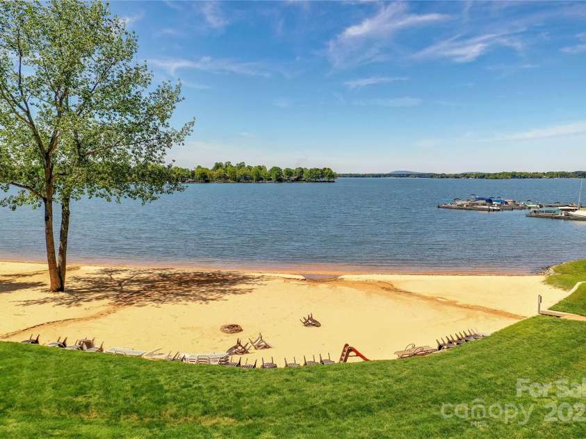 633 Portside Drive, Davidson, NC 28036.  MLS# CAR4275379, YatesRealty ID 4907. 
