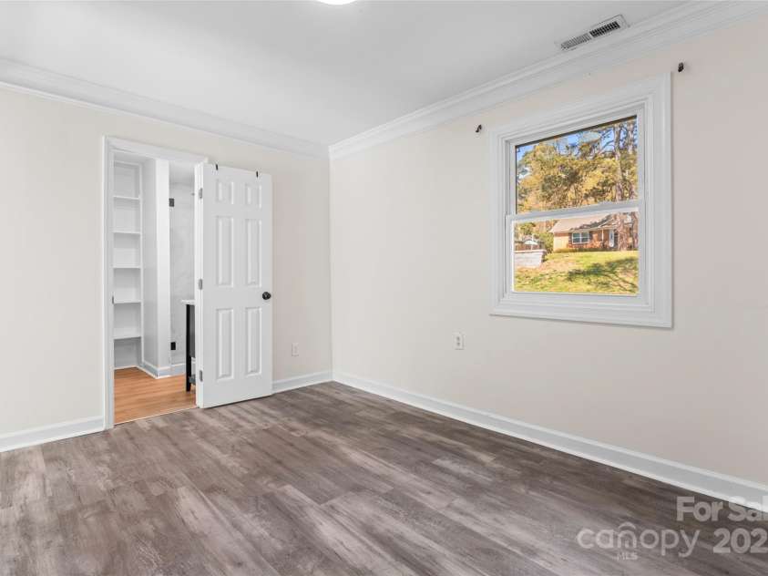 6914 Idlewild Road, Charlotte, NC 28212.  MLS# CAR4232873, YatesRealty ID 4907. 