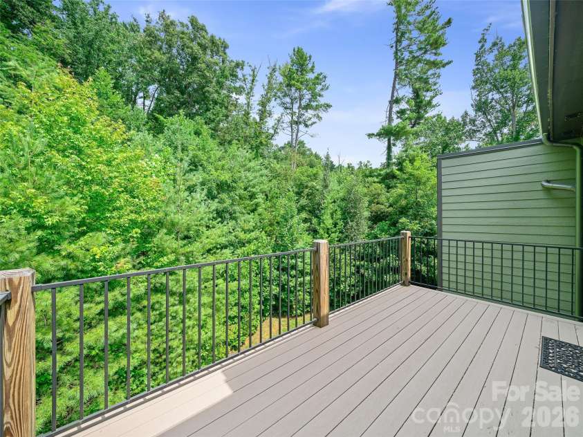 35 Macallan Lane, Asheville, NC 28805.  MLS# CAR4409633, YatesRealty ID 49073. 
