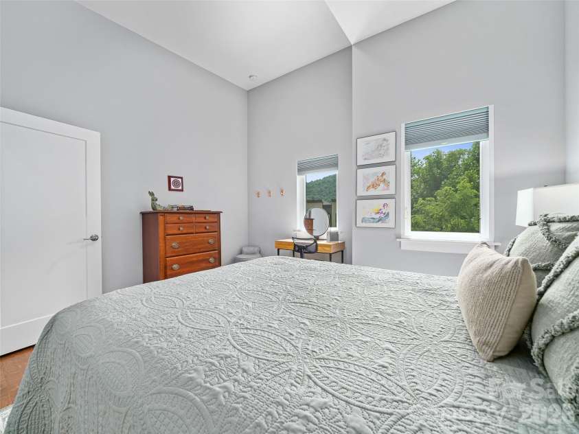 35 Macallan Lane, Asheville, NC 28805.  MLS# CAR4409633, YatesRealty ID 49073. 