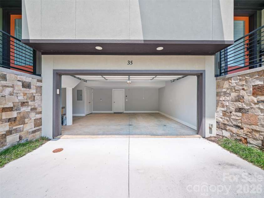 35 Macallan Lane, Asheville, NC 28805.  MLS# CAR4409633, YatesRealty ID 49073. 