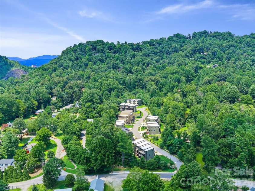 35 Macallan Lane, Asheville, NC 28805.  MLS# CAR4409633, YatesRealty ID 49073. 
