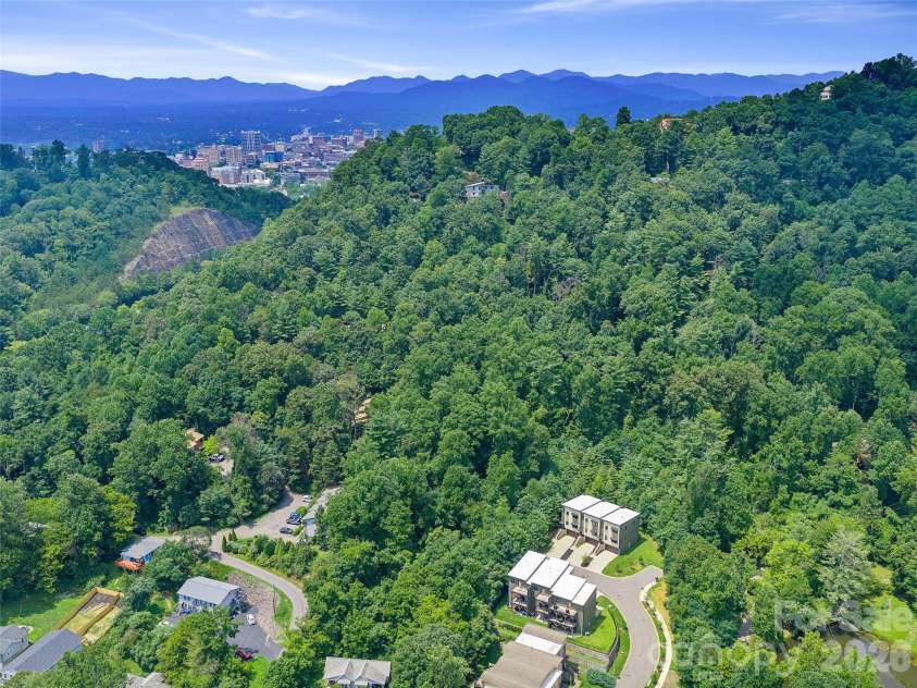 35 Macallan Lane, Asheville, NC 28805.  MLS# CAR4409633, YatesRealty ID 49073. 