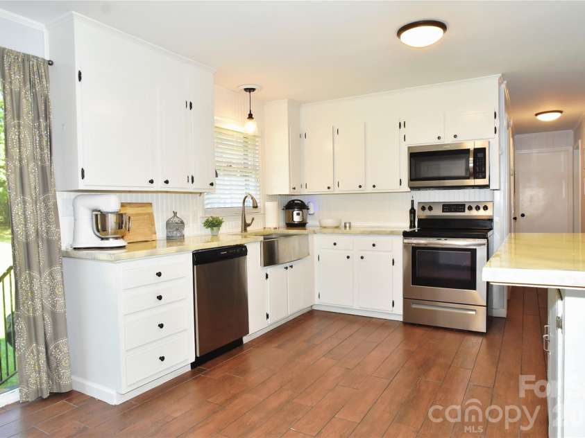 517 McDowell Drive, Chester, SC 29706.  MLS# CAR4421647, YatesRealty ID 49077. 