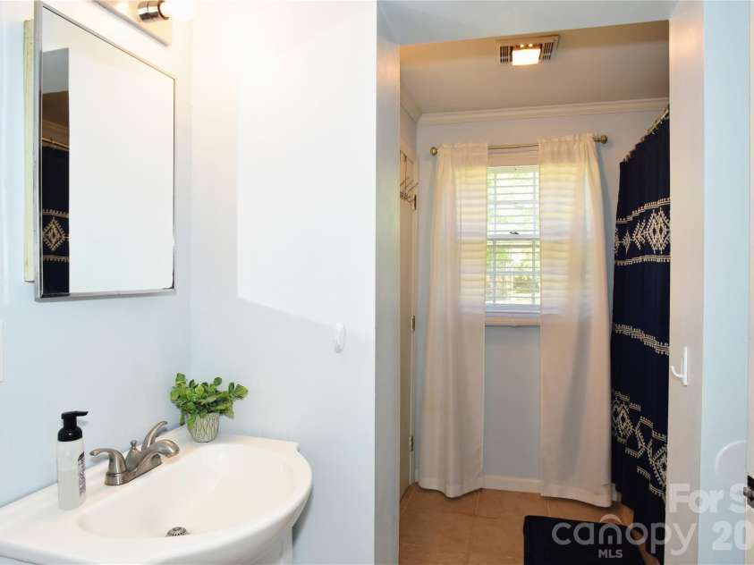 517 McDowell Drive, Chester, SC 29706.  MLS# CAR4421647, YatesRealty ID 49077. 