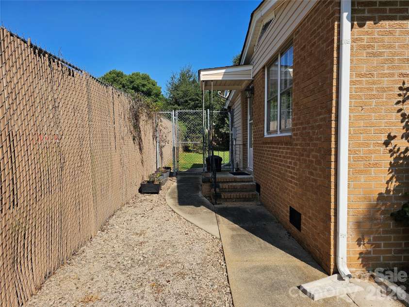517 McDowell Drive, Chester, SC 29706.  MLS# CAR4421647, YatesRealty ID 49077. 
