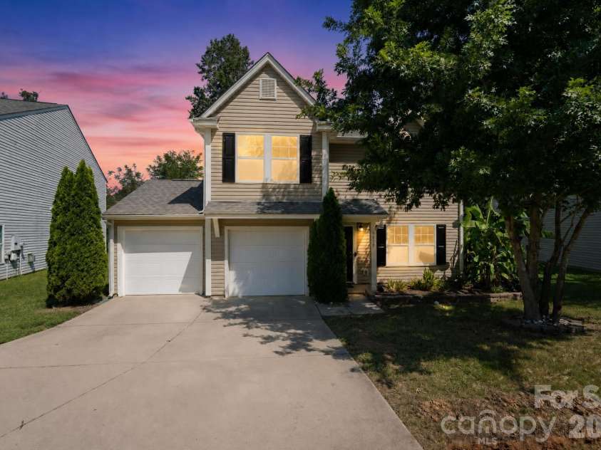 9830 Eagle Feathers Drive, Charlotte, NC 28214.  MLS# CAR4422033, YatesRealty ID 49078. 