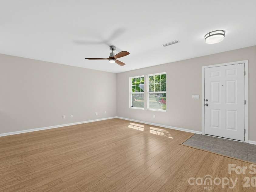 9830 Eagle Feathers Drive, Charlotte, NC 28214.  MLS# CAR4422033, YatesRealty ID 49078. 