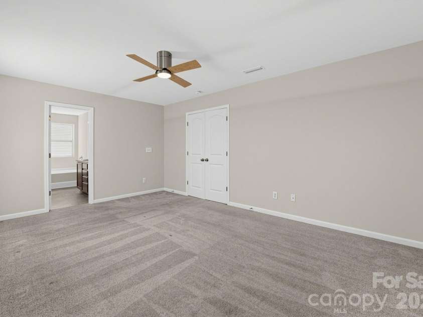 9830 Eagle Feathers Drive, Charlotte, NC 28214.  MLS# CAR4422033, YatesRealty ID 49078. 