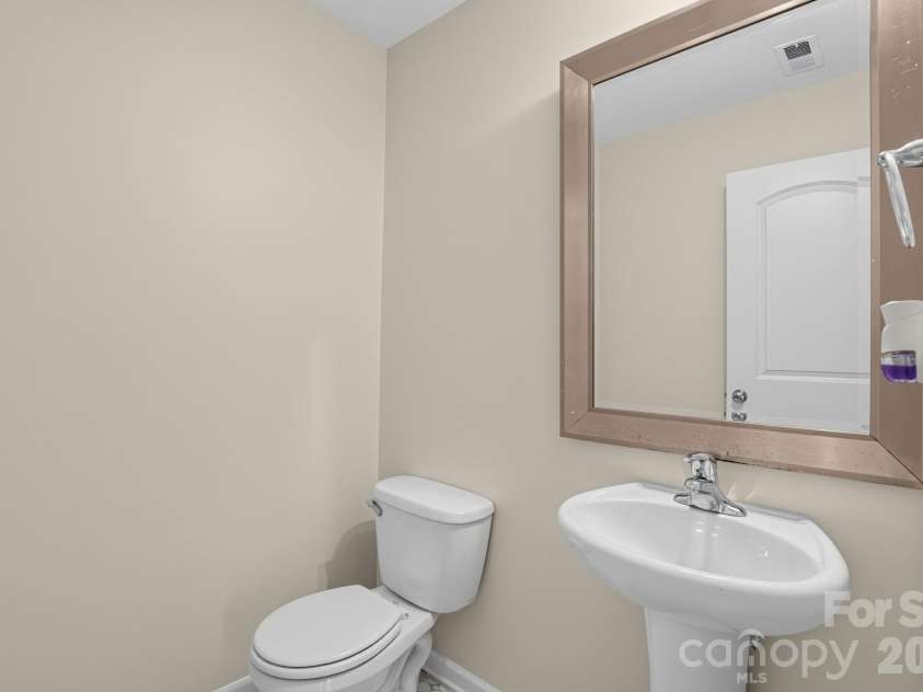 9830 Eagle Feathers Drive, Charlotte, NC 28214.  MLS# CAR4422033, YatesRealty ID 49078. 