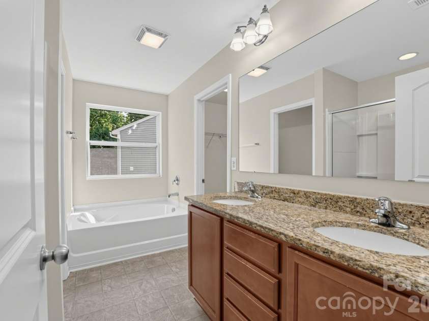 9830 Eagle Feathers Drive, Charlotte, NC 28214.  MLS# CAR4422033, YatesRealty ID 49078. 