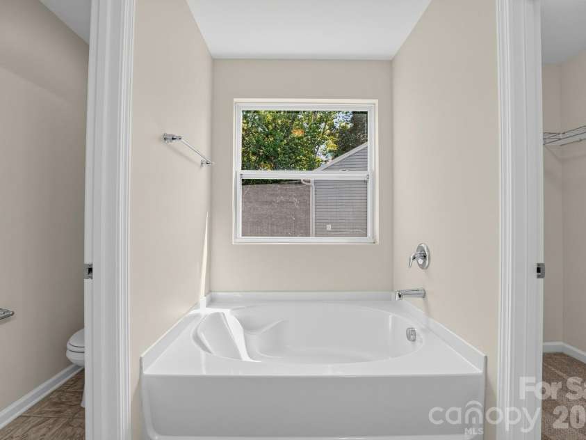 9830 Eagle Feathers Drive, Charlotte, NC 28214.  MLS# CAR4422033, YatesRealty ID 49078. 