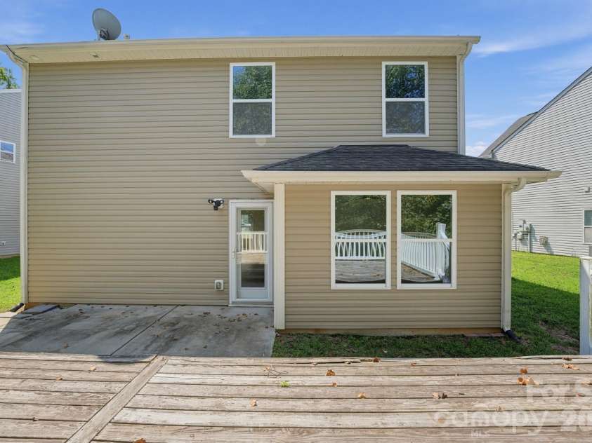 9830 Eagle Feathers Drive, Charlotte, NC 28214.  MLS# CAR4422033, YatesRealty ID 49078. 