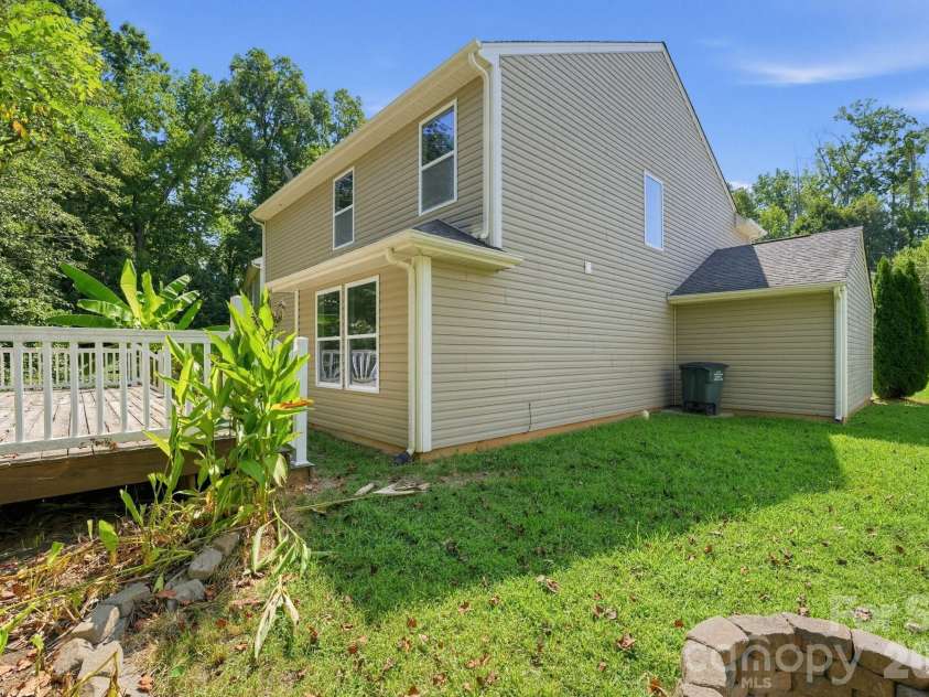 9830 Eagle Feathers Drive, Charlotte, NC 28214.  MLS# CAR4422033, YatesRealty ID 49078. 