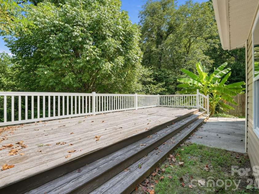 9830 Eagle Feathers Drive, Charlotte, NC 28214.  MLS# CAR4422033, YatesRealty ID 49078. 