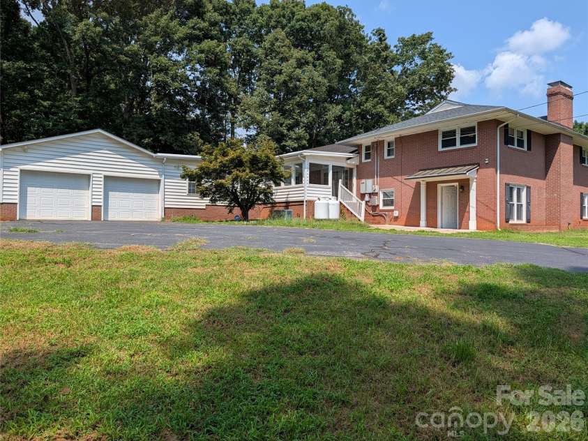 220 Augusta Drive, Statesville, NC 28625.  MLS# CAR4422031, YatesRealty ID 49080. 