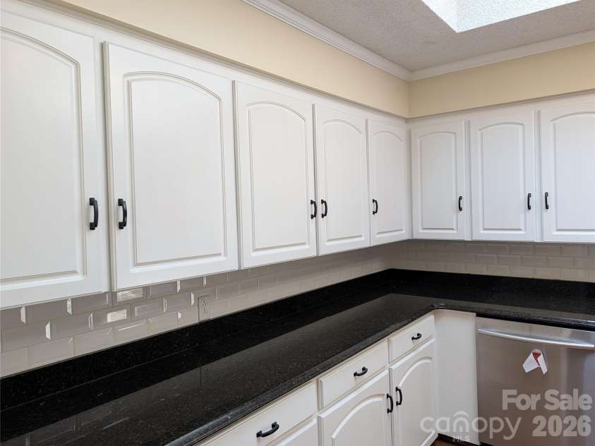 220 Augusta Drive, Statesville, NC 28625.  MLS# CAR4422031, YatesRealty ID 49080. 