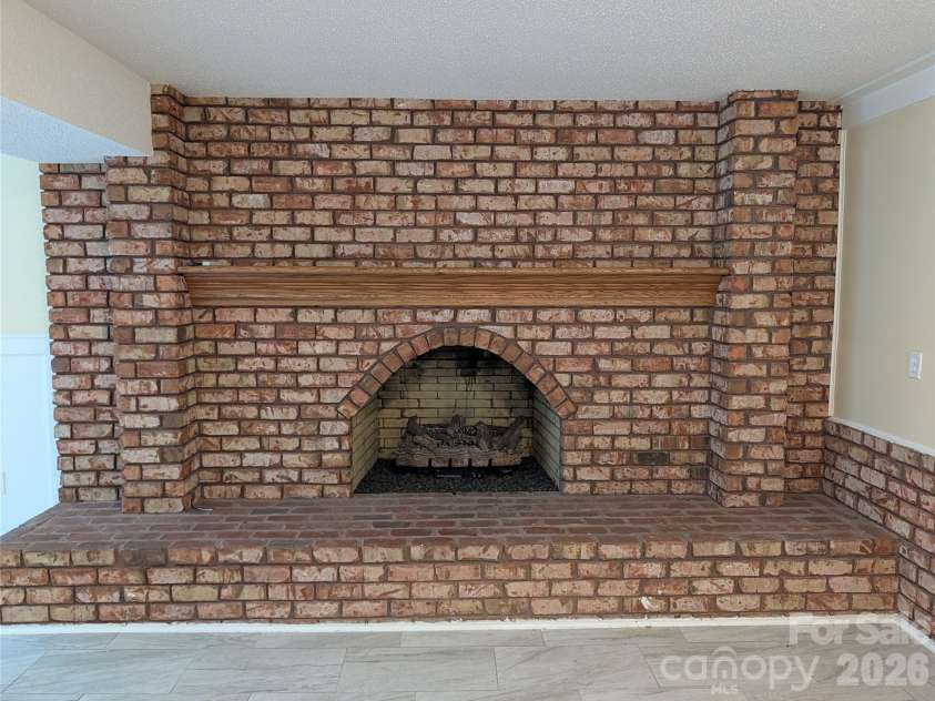 220 Augusta Drive, Statesville, NC 28625.  MLS# CAR4422031, YatesRealty ID 49080. 