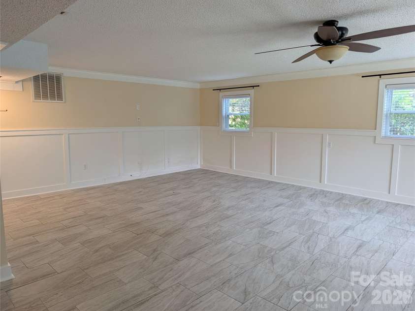 220 Augusta Drive, Statesville, NC 28625.  MLS# CAR4422031, YatesRealty ID 49080. 