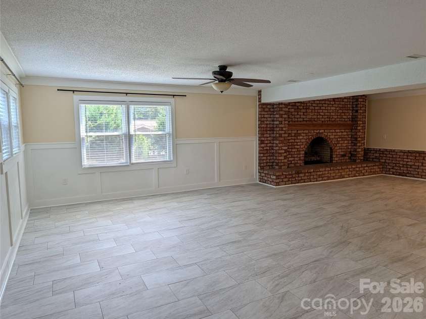 220 Augusta Drive, Statesville, NC 28625.  MLS# CAR4422031, YatesRealty ID 49080. 