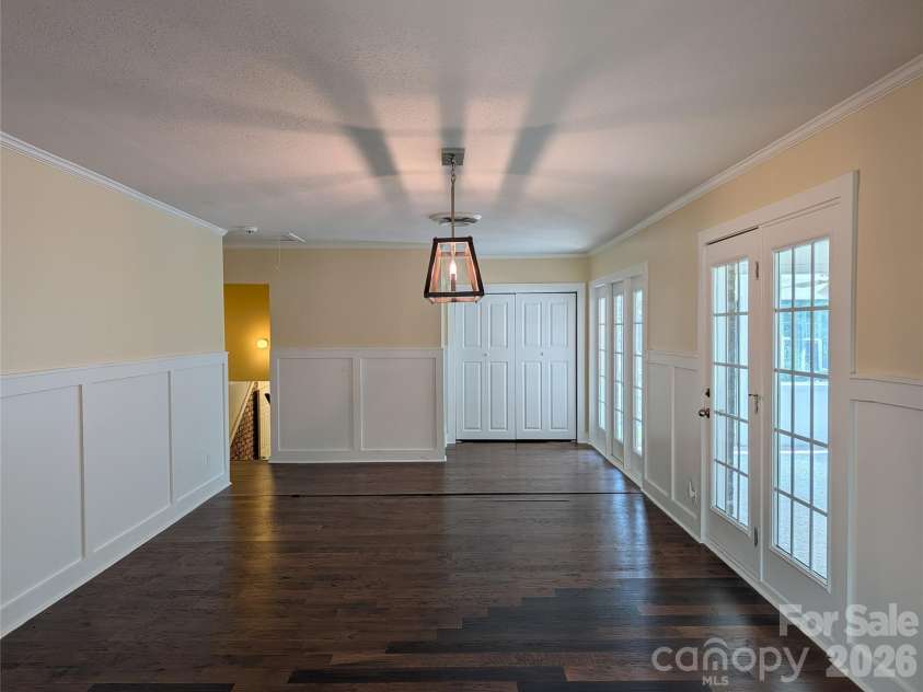 220 Augusta Drive, Statesville, NC 28625.  MLS# CAR4422031, YatesRealty ID 49080. 