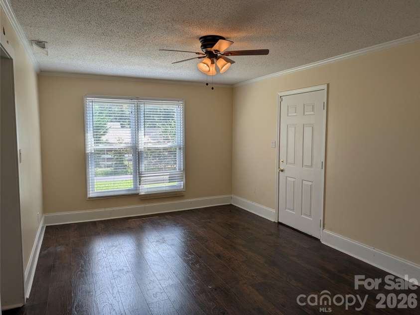 220 Augusta Drive, Statesville, NC 28625.  MLS# CAR4422031, YatesRealty ID 49080. 