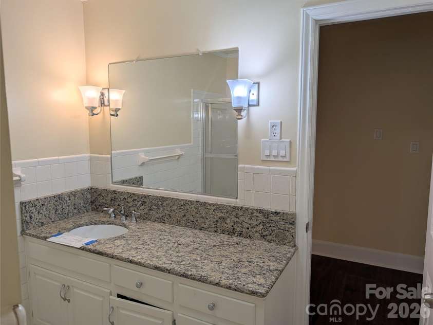 220 Augusta Drive, Statesville, NC 28625.  MLS# CAR4422031, YatesRealty ID 49080. 