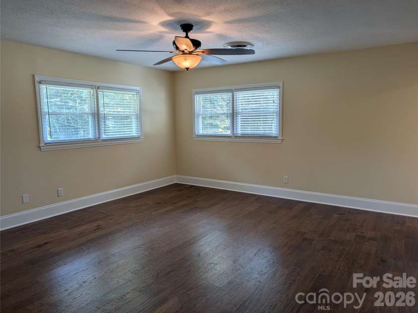 220 Augusta Drive, Statesville, NC 28625.  MLS# CAR4422031, YatesRealty ID 49080. 