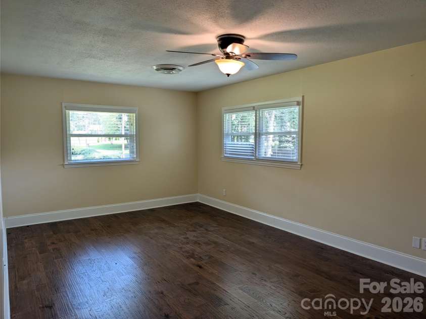 220 Augusta Drive, Statesville, NC 28625.  MLS# CAR4422031, YatesRealty ID 49080. 