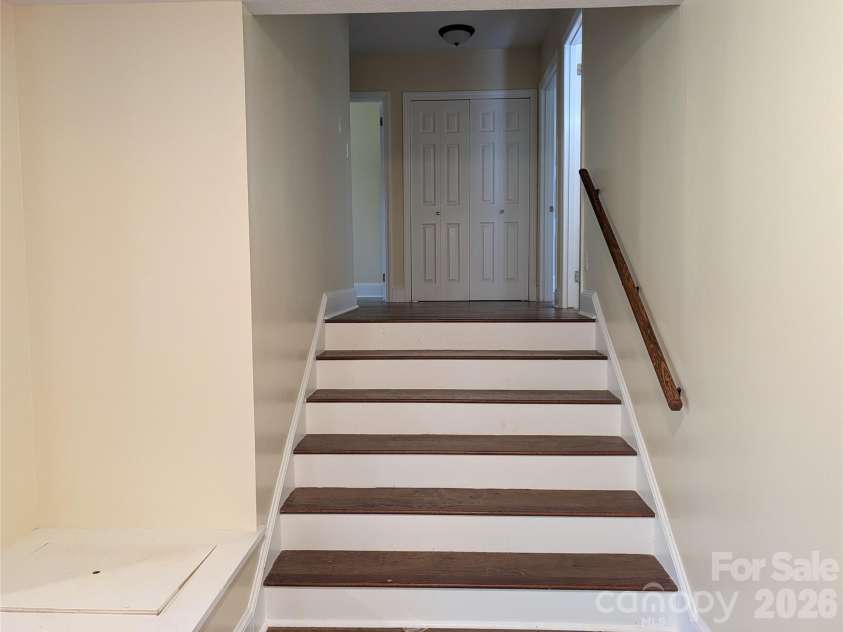 220 Augusta Drive, Statesville, NC 28625.  MLS# CAR4422031, YatesRealty ID 49080. 