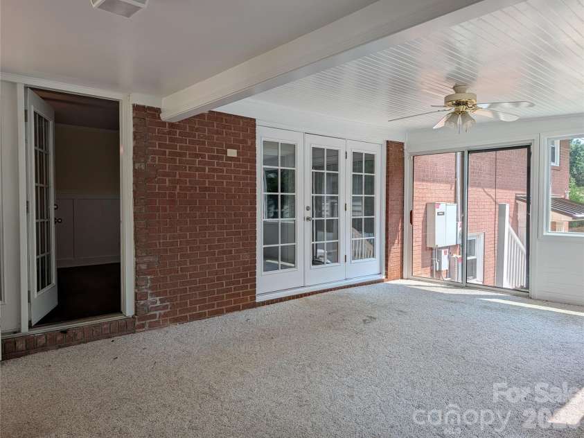 220 Augusta Drive, Statesville, NC 28625.  MLS# CAR4422031, YatesRealty ID 49080. 