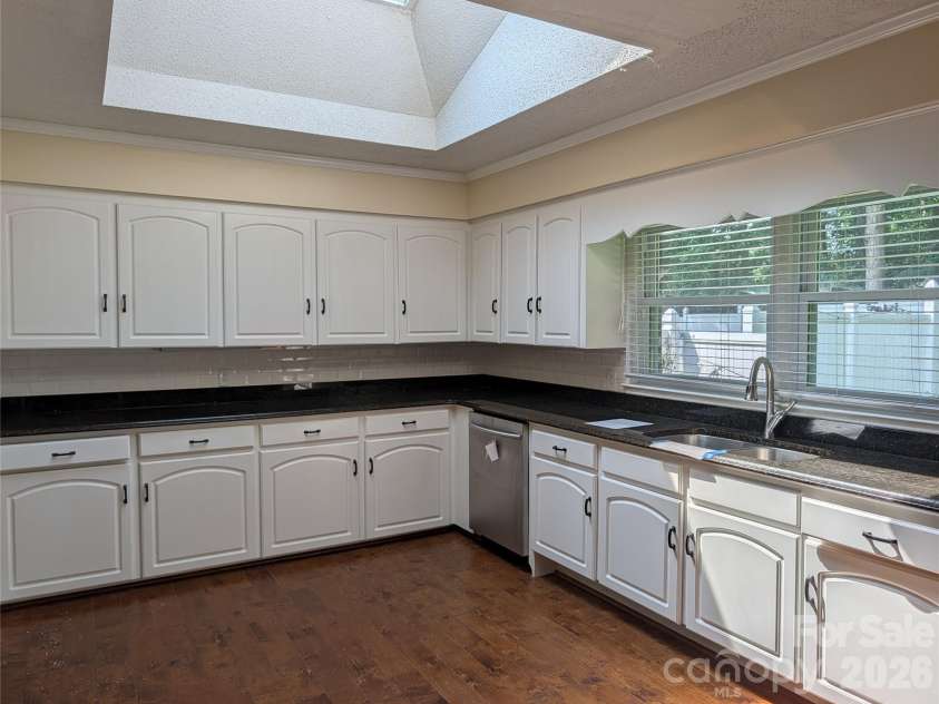 220 Augusta Drive, Statesville, NC 28625.  MLS# CAR4422031, YatesRealty ID 49080. 