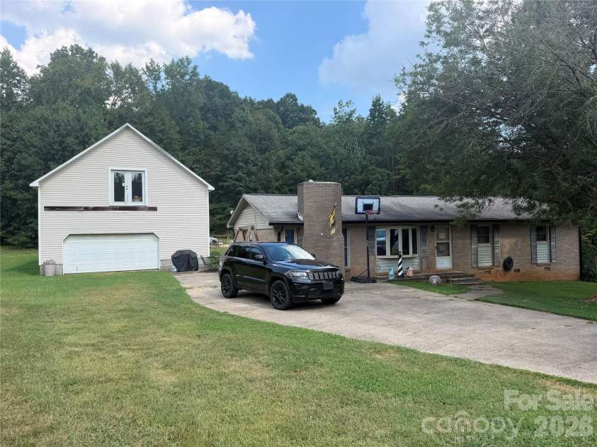 344 Pearson Street, Blacksburg, SC 29702.  MLS# CAR4421604, YatesRealty ID 49081. 