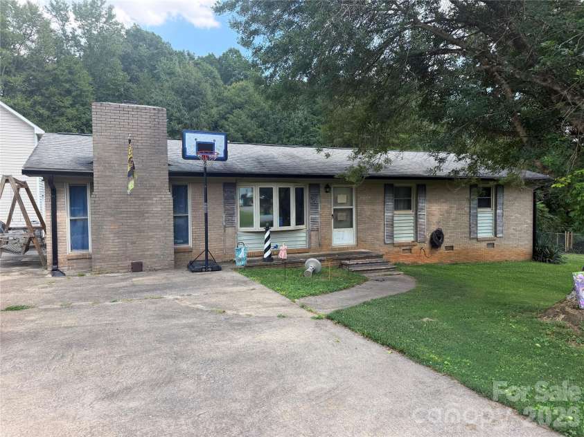 344 Pearson Street, Blacksburg, SC 29702.  MLS# CAR4421604, YatesRealty ID 49081. 