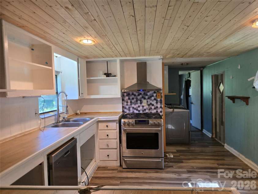 6430 Dysartsville Road, Morganton, NC 28655.  MLS# CAR4419866, YatesRealty ID 49082. 