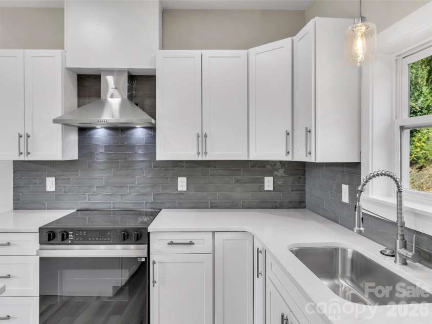 201 Kadire Drive, Waynesville, NC 28785.  MLS# CAR4420299, YatesRealty ID 49084. 